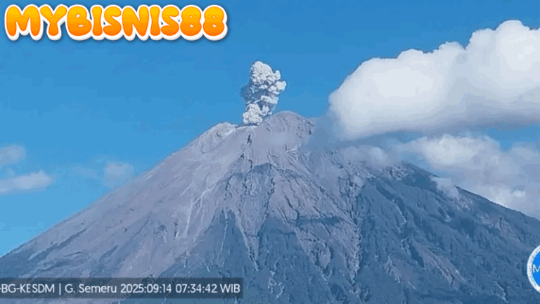Gunung Semeru 4 Kali Erupsi Minggu Pagi